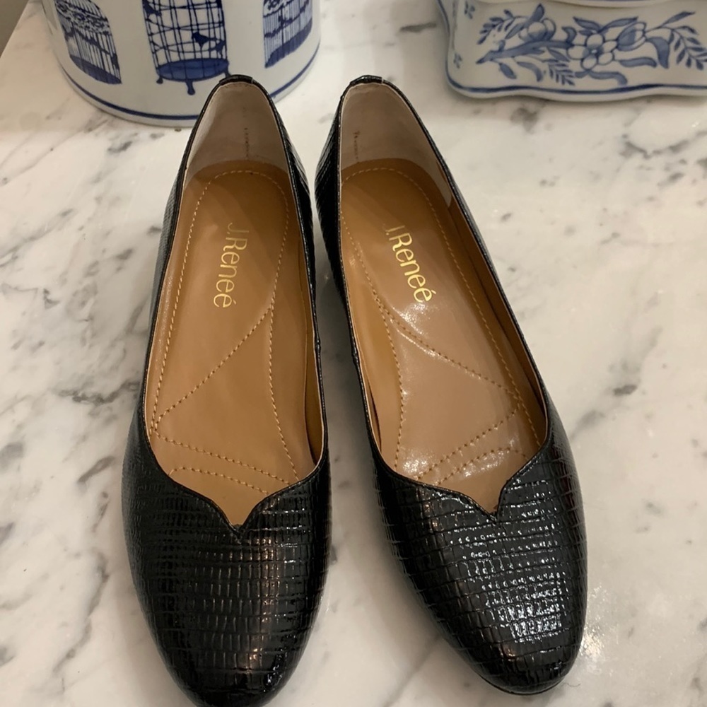 J Renee Bambilina black croco low heel pump wit gold band on heel size 7